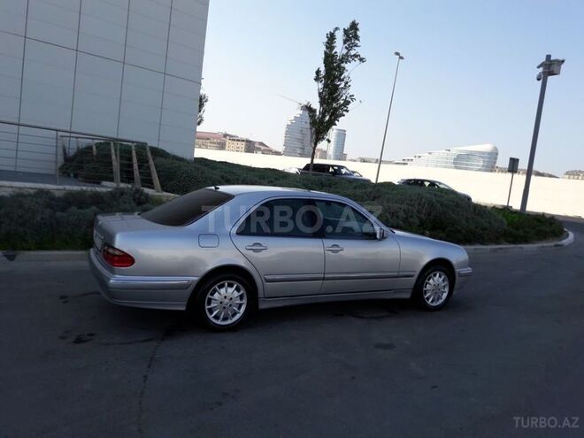 Mercedes E 220 2000, 259,000 km - 2.2 l - Bakı