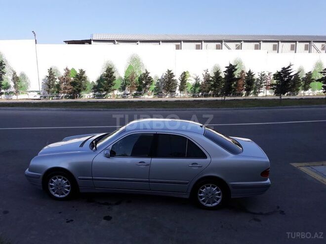 Mercedes E 220 2000, 259,000 km - 2.2 l - Bakı