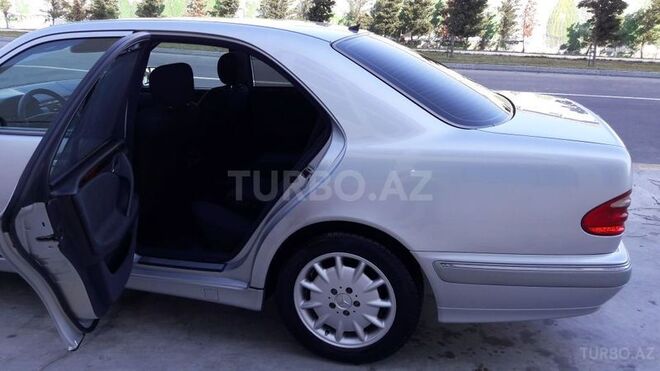 Mercedes E 220 2000, 259,000 km - 2.2 l - Bakı
