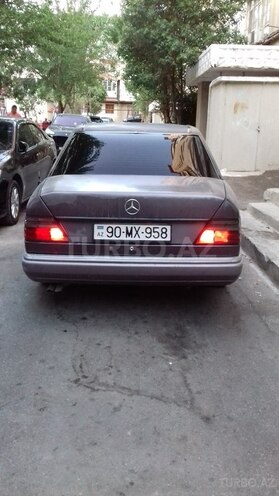 Mercedes E 250 1993, 596,754 km - 2.5 l - Bakı