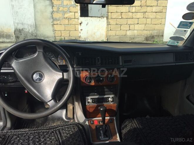 Mercedes 190 1991, 454,300 km - 1.8 л - Astara