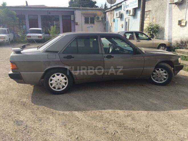 Mercedes 190 1991, 454,300 km - 1.8 л - Astara