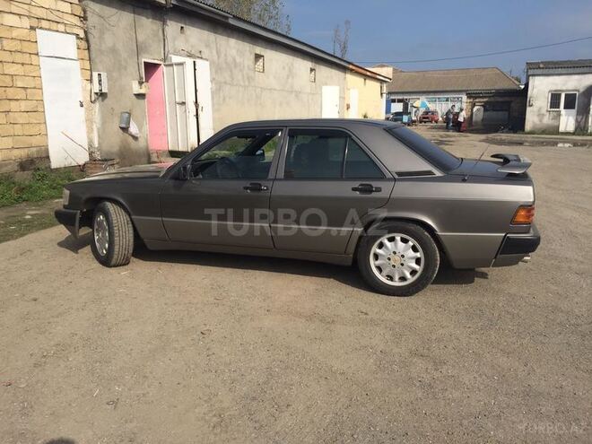Mercedes 190 1991, 454,300 km - 1.8 л - Astara