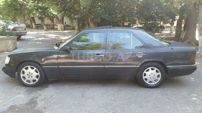 Mercedes E 280 1994, 220,000 km - 0.3 l - Bakı