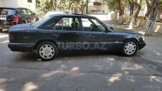 Mercedes E 280 1994, 220,000 km - 0.3 l - Bakı