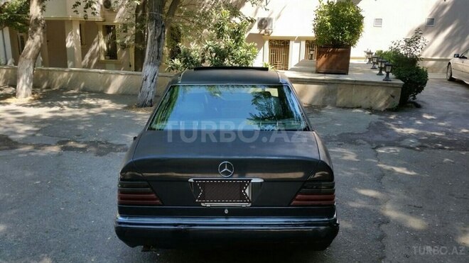 Mercedes E 280 1994, 220,000 km - 0.3 l - Bakı