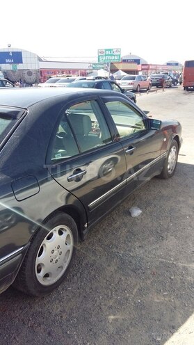 Mercedes E 320 1999, 290,000 km - 3.2 l - Bakı