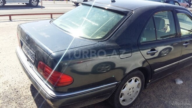 Mercedes E 320 1999, 290,000 km - 3.2 l - Bakı