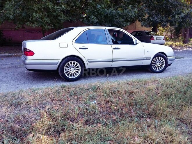 Mercedes E 240 1998, 319,000 km - 2.4 l - Mingəçevir