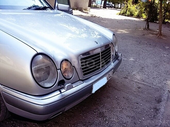 Mercedes E 240 1998, 319,000 km - 2.4 l - Mingəçevir