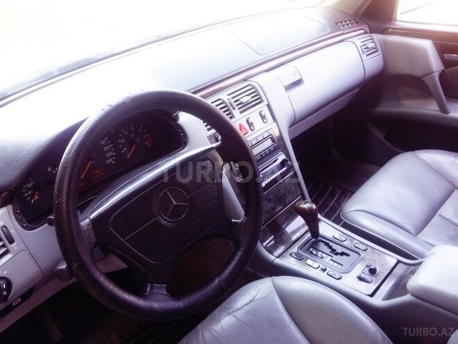 Mercedes E 240 1998, 319,000 km - 2.4 l - Mingəçevir