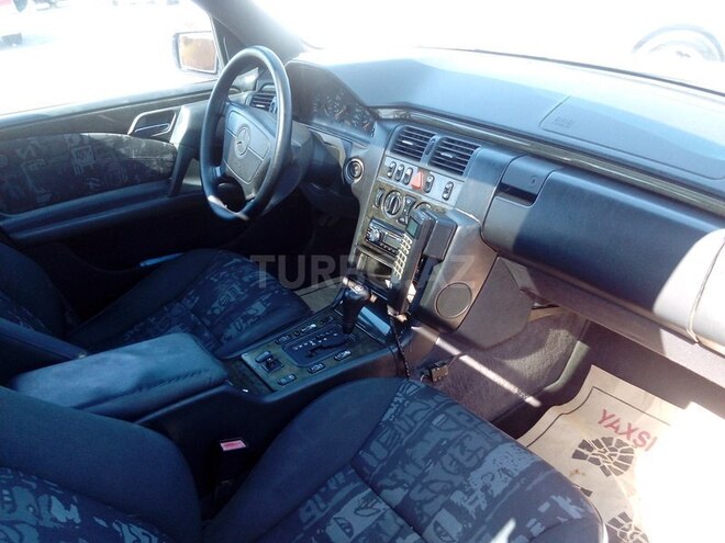 Mercedes E 230 1997, 235,000 km - 2.3 l - Bakı