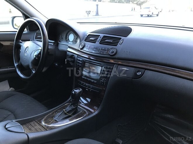 Mercedes E 220 2003, 270,000 km - 2.2 l - Bakı