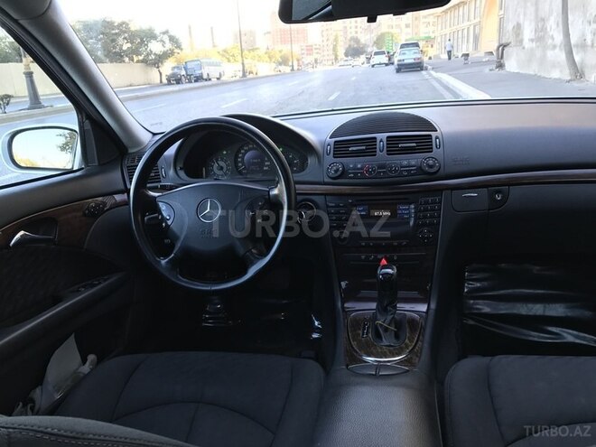 Mercedes E 220 2003, 270,000 km - 2.2 l - Bakı