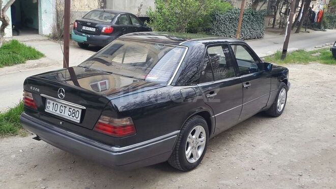 Mercedes E 220 1993, 350,000 km - 2.2 l - Bakı