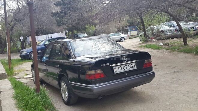 Mercedes E 220 1993, 350,000 km - 2.2 l - Bakı