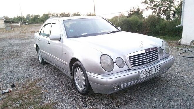 Mercedes E 200 1997, 240,000 km - 0.2 л - Bakı