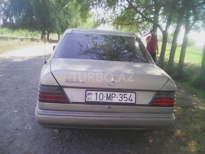 Mercedes E 250 1992, 450,000 km - 2.5 l - Bakı