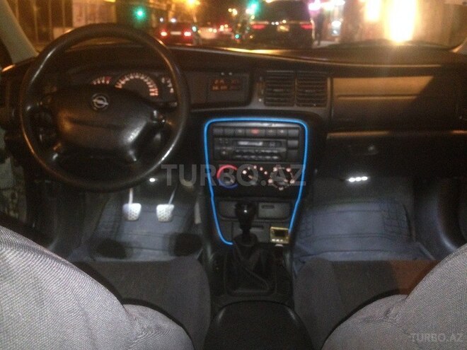 Opel Vectra 1999, 3,155,562 km - 1.6 l - Bakı