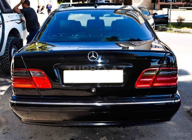 Mercedes E 220 2001, 270,000 km - 2.2 l - Bakı