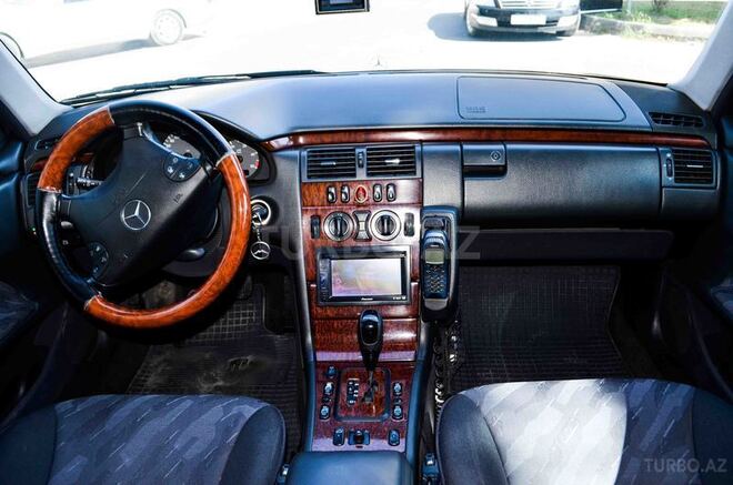 Mercedes E 220 2001, 270,000 km - 2.2 l - Bakı