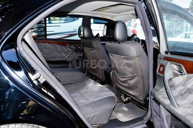 Mercedes E 220 2001, 270,000 km - 2.2 l - Bakı