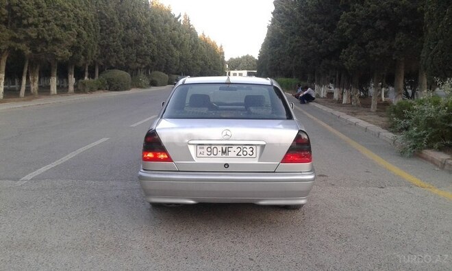Mercedes C 220 1999, 198,000 km - 2.2 l - Sumqayıt