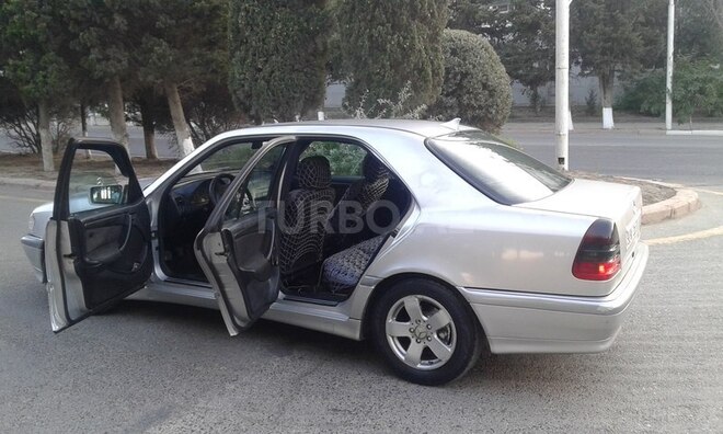 Mercedes C 220 1999, 198,000 km - 2.2 l - Sumqayıt