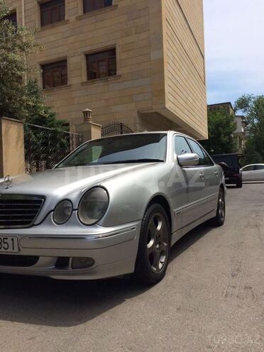 Mercedes E 220 2000, 300,000 km - 2.2 l - Bakı