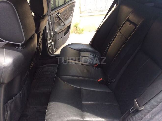 Mercedes E 220 2000, 300,000 km - 2.2 l - Bakı