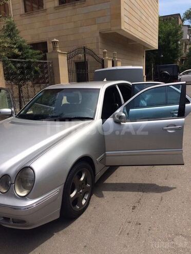 Mercedes E 220 2000, 300,000 km - 2.2 l - Bakı