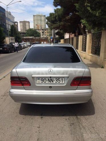 Mercedes E 220 2000, 300,000 km - 2.2 l - Bakı