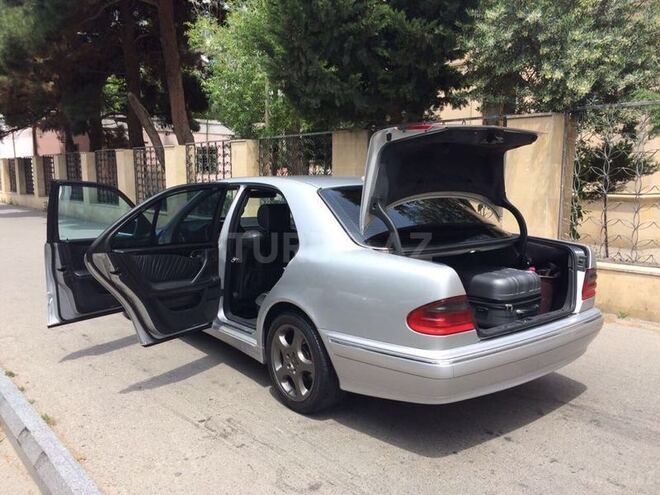 Mercedes E 220 2000, 300,000 km - 2.2 l - Bakı