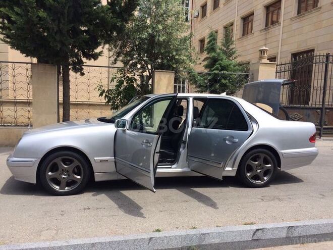 Mercedes E 220 2000, 300,000 km - 2.2 l - Bakı