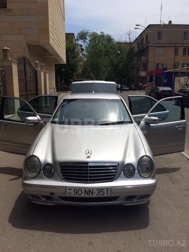 Mercedes E 220 2000, 300,000 km - 2.2 l - Bakı