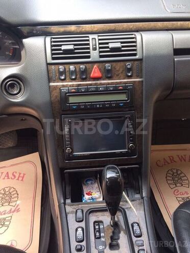 Mercedes E 220 2000, 300,000 km - 2.2 l - Bakı