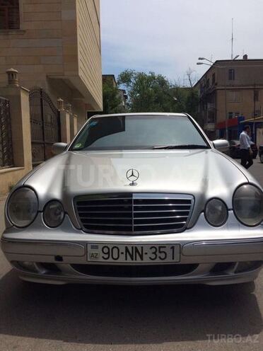 Mercedes E 220 2000, 300,000 km - 2.2 l - Bakı