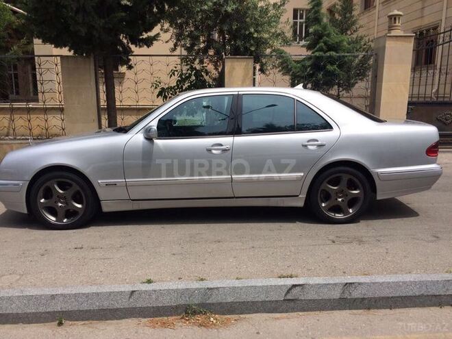 Mercedes E 220 2000, 300,000 km - 2.2 l - Bakı