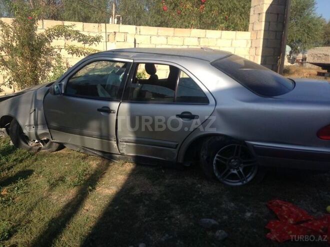 Mercedes E 230 1997, 180,000 km - 2.3 l - Beyləqan