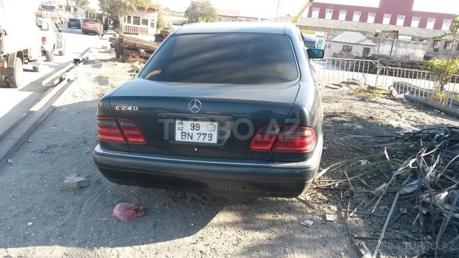 Mercedes E 240 1998, 270,000 km - 2.4 l - Bakı