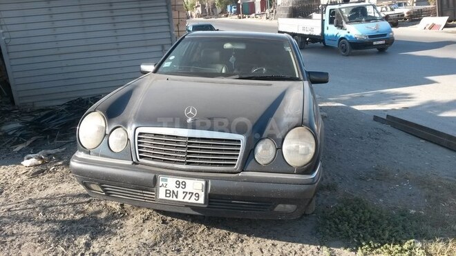 Mercedes E 240 1998, 270,000 km - 2.4 l - Bakı