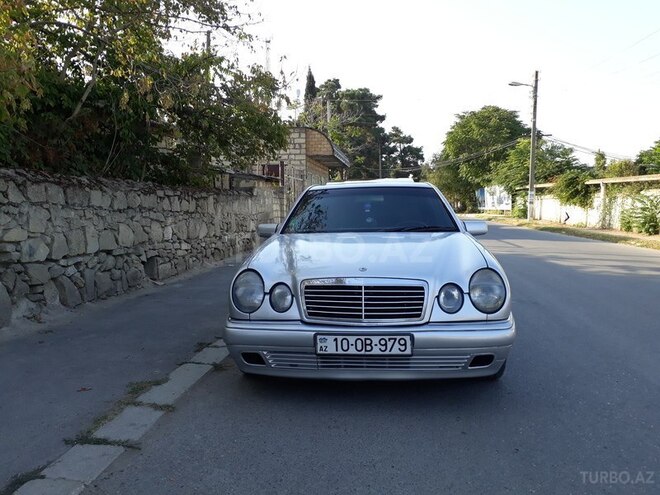 Mercedes E 240 1998, 420,000 km - 2.4 л - Xudat