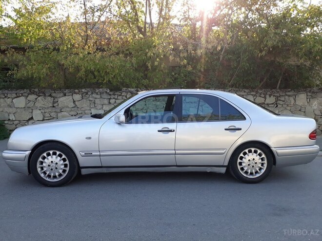 Mercedes E 240 1998, 420,000 km - 2.4 л - Xudat