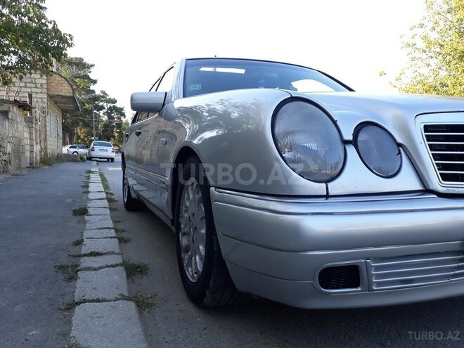 Mercedes E 240 1998, 420,000 km - 2.4 л - Xudat