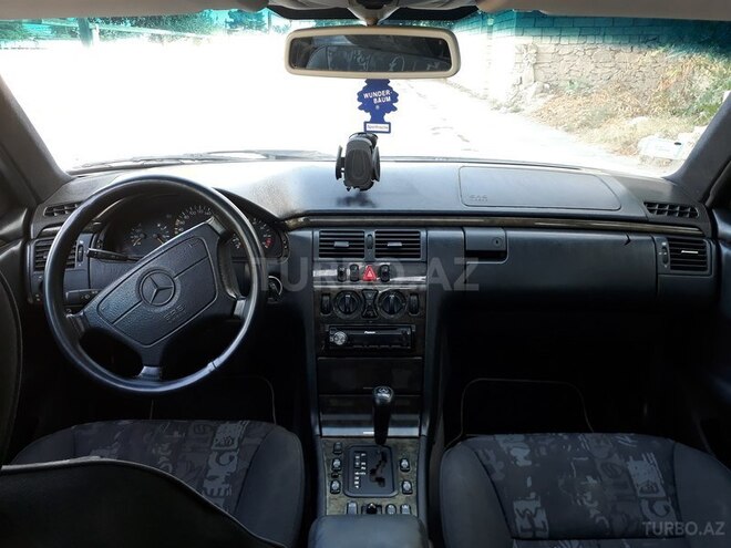 Mercedes E 240 1998, 420,000 km - 2.4 л - Xudat