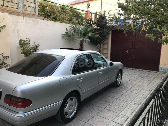 Mercedes E 240 1998, 210,400 km - 2.4 l - Sumqayıt