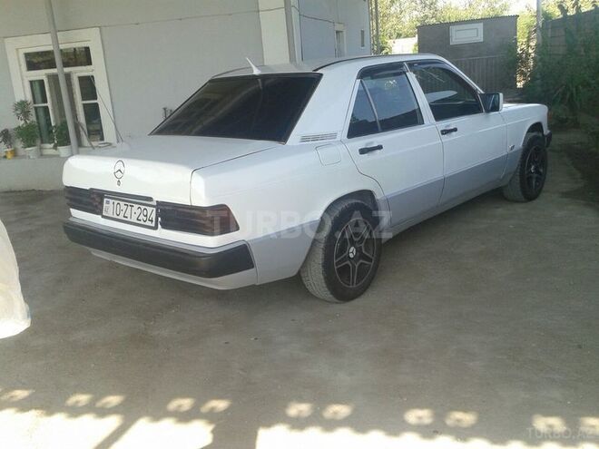 Mercedes 190 1993, 290,000 km - 2.0 л - Salyan