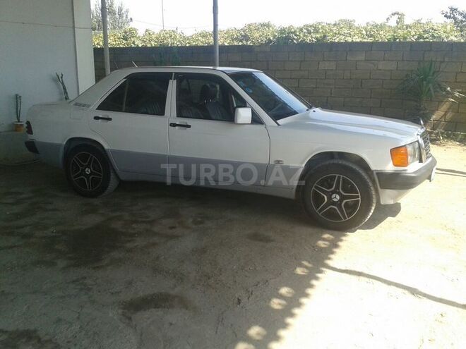 Mercedes 190 1993, 290,000 km - 2.0 л - Salyan