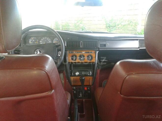 Mercedes 190 1993, 290,000 km - 2.0 л - Salyan