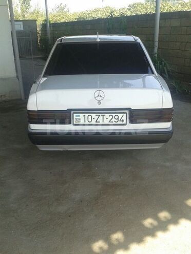 Mercedes 190 1993, 290,000 km - 2.0 л - Salyan